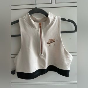 Nike Women’s Sports Bra Crop Top